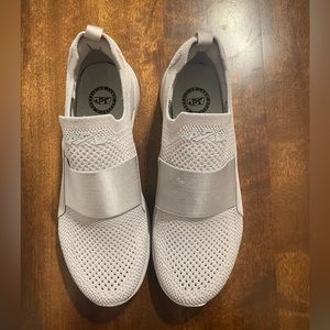 Women’s Size 9: APL - TechLoom Bliss